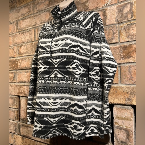 Eddie Bauer Black and White Patterned Sweatshirt - Picture 3 of 12